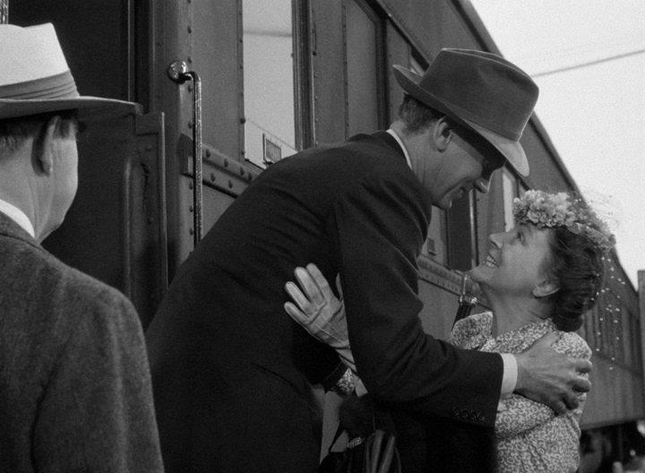Кадр из фильма Тень сомнения / Shadow of a Doubt (1943)