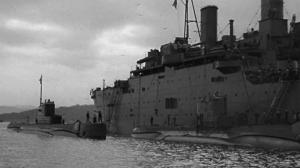 Кадры из фильма Погружаемся на рассвете (Ночное погружение) / We Dive at Dawn (1943)