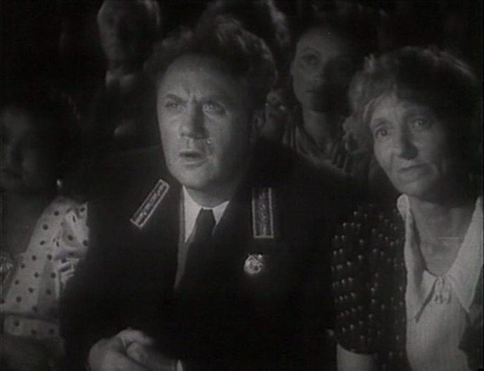 Кадр из фильма Воздушный извозчик (1943)