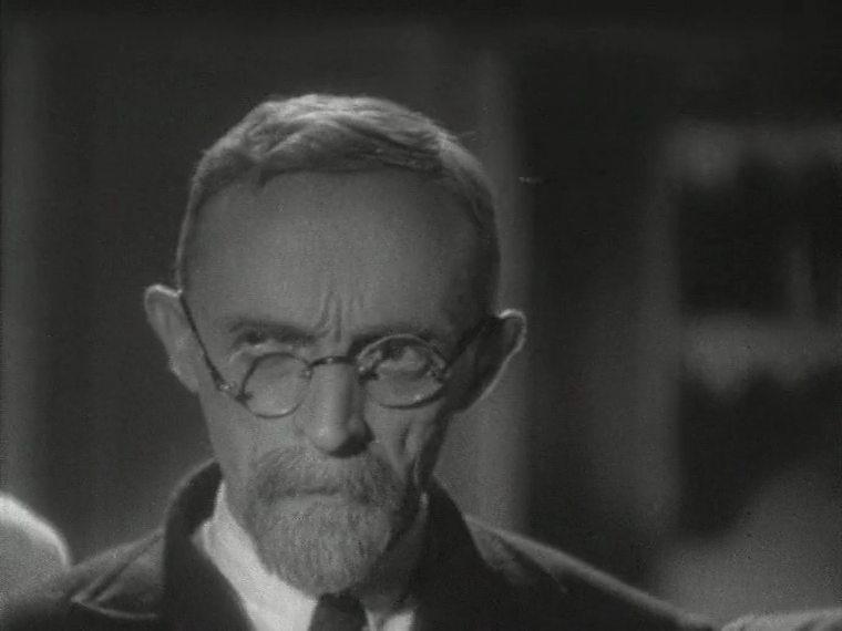 Кадр из фильма Одна семья (1943)
