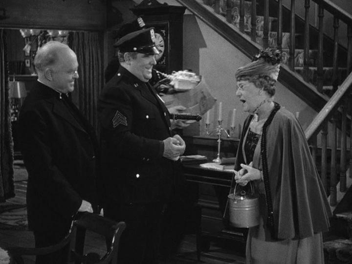 Кадр из фильма Мышьяк и старые кружева / Arsenic and Old Lace (1944)
