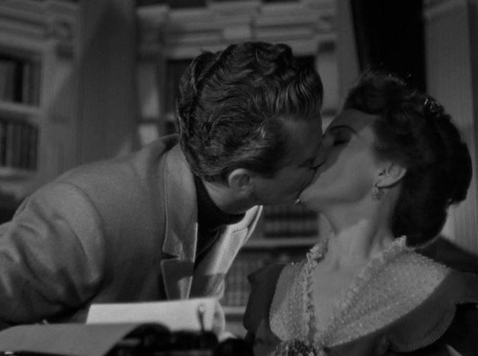 Кадр из фильма Винтовая лестница / The Spiral Staircase (1945)