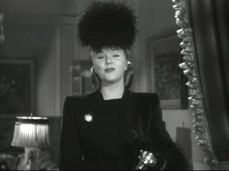 Кадр из фильма Леди в поезде / Lady on a Train (1945)