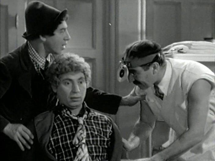 Кадр из фильма День на скачках / A Day at the Races (1937)