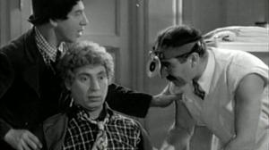 Кадры из фильма День на скачках / A Day at the Races (1937)