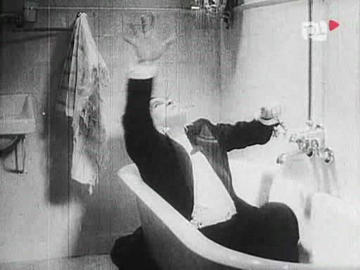 Кадр из фильма Этажом выше / Pietro wyzej (1937)