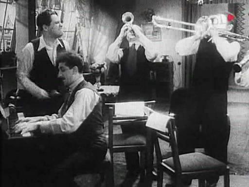 Кадр из фильма Этажом выше / Pietro wyzej (1937)