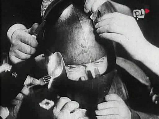 Кадр из фильма Этажом выше / Pietro wyzej (1937)