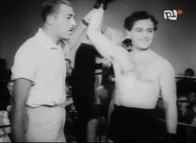 Кадр из фильма Недотёпа / Niedorajda (1937)