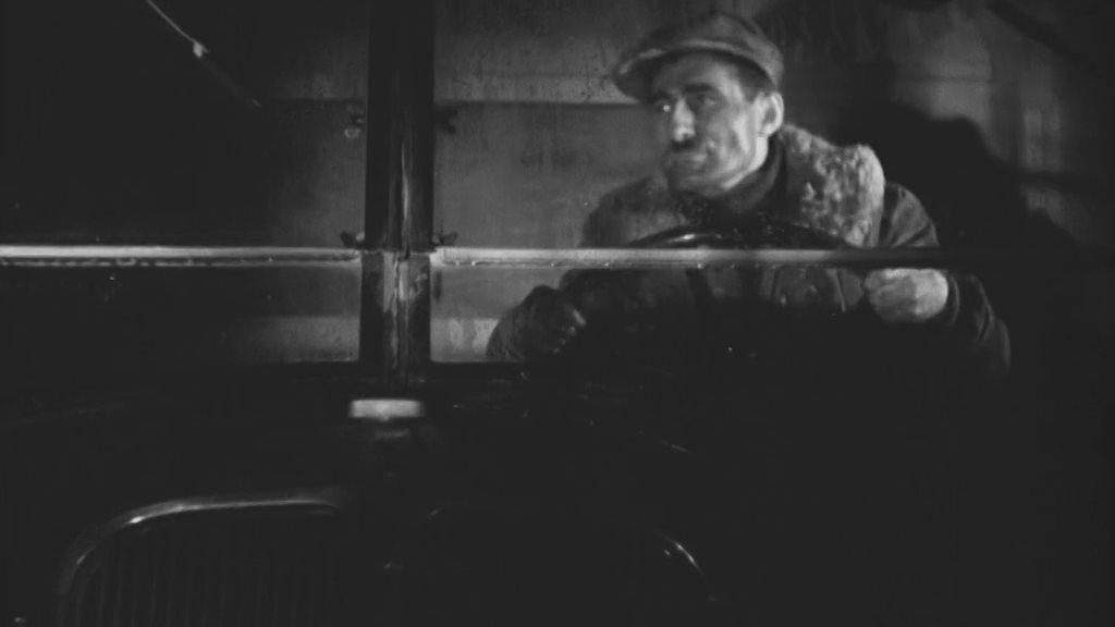 Кадр из фильма Набережная туманов / Le quai des brumes (1938)
