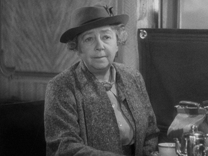 Кадр из фильма Леди исчезает / The Lady Vanishes (1938)