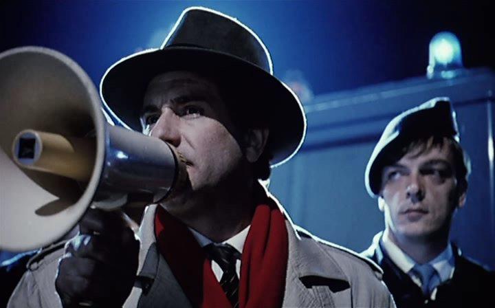 Кадр из фильма Прошу не беспокоиться / Tolgo il disturbo (1990)