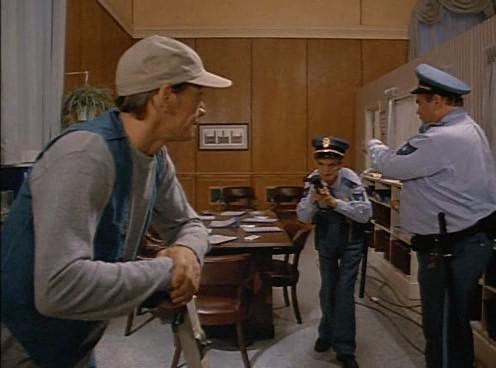 Кадр из фильма Эрнест идет в тюрьму / Ernest Goes to Jail (1990)