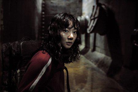 Кадр из фильма Вторжение динозавра / Gwoemul (The Host) (2006)