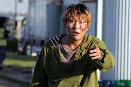 Кадр из фильма Вторжение динозавра / Gwoemul (The Host) (2006)