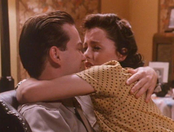 Кадр из фильма Чикаго Джо и стриптизерша / Chicago Joe and the Showgirl (1990)