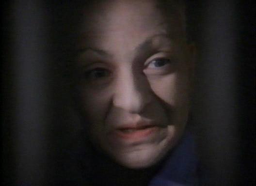 Кадр из фильма По ту сторону тьмы / La Casa 5 (1990)