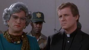 Кадры из фильма Красивая жизнь / Taking Care of Business (1990)