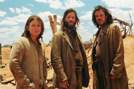 Кадр из фильма Предложение / The Proposition (2006)