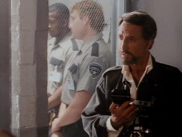 Кадр из фильма Кто-то должен снять это... / Somebody Has to Shoot the Picture (1990)