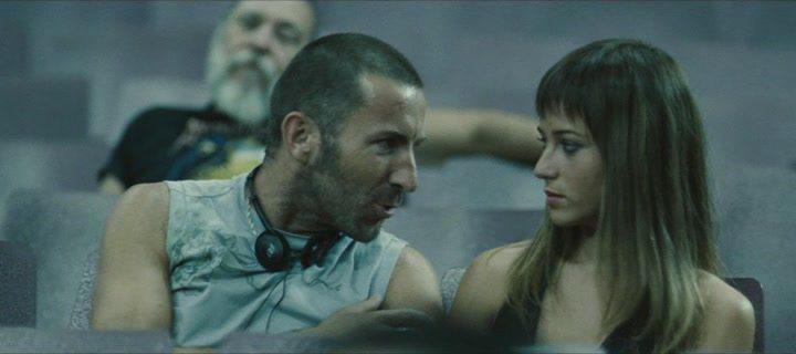 Кадр из фильма Темно-синий, почти черный / Azuloscurocasinegro (2006)