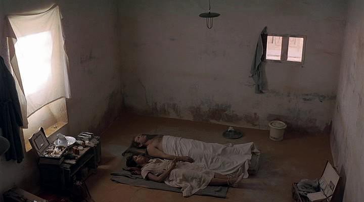 Кадр из фильма Под покровом небес / The Sheltering Sky (1990)