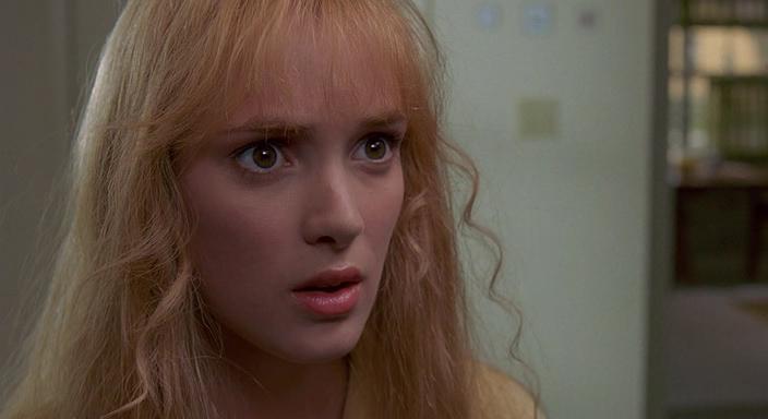 Кадр из фильма Эдвард руки-ножницы / Edward Scissorhands (1990)