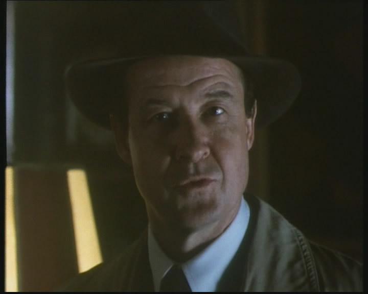 Кадр из фильма Мисс Марпл: С помощью зеркала / Miss Marple: They Do It with Mirrors (1991)