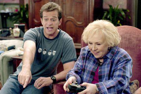 Кадр из фильма Мальчик на троих / Grandma's Boy (2006)