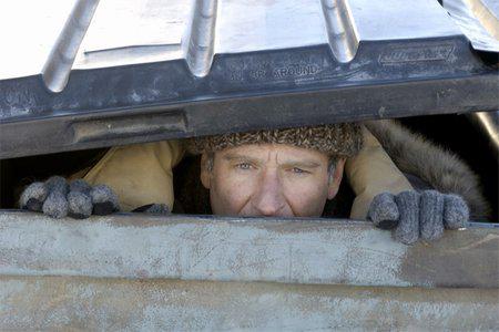 Кадр из фильма Большая белая обуза / The Big White (2006)