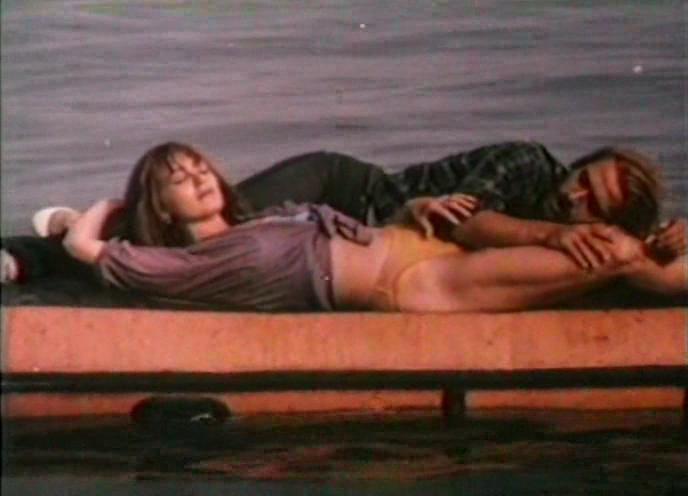 Кадр из фильма Любовь на острове смерти (1991)