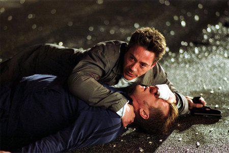 Кадр из фильма Поцелуй навылет / Kiss Kiss Bang Bang (2006)