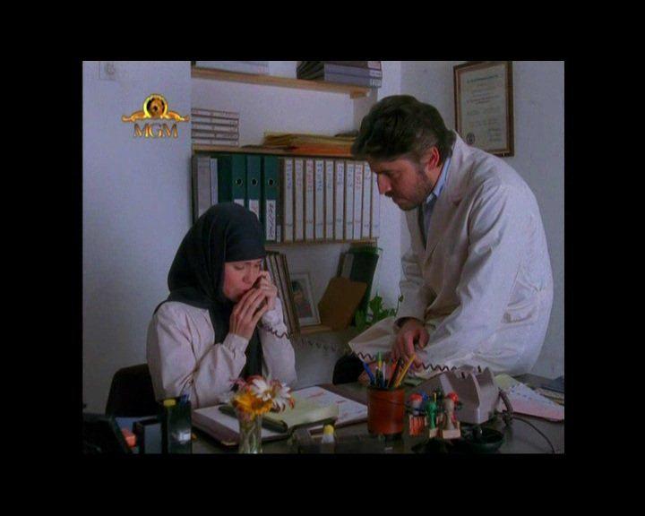 Кадр из фильма Только не без моей дочери / Not Without My Daughter (1991)