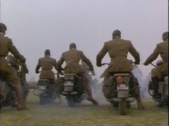 Кадр из фильма Прирожденный гонщик / Born To Ride (1991)