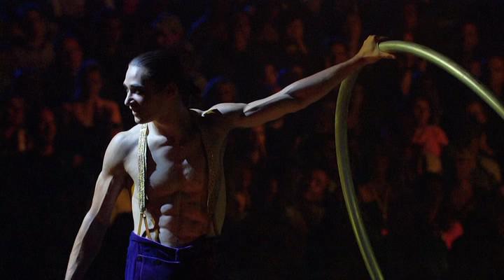 Кадр из фильма Цирк солнца: Кортеж / Cirque Du Soleil: Corteo (2006)