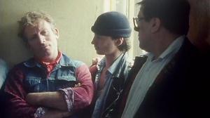 Кадры из фильма Отбросы общества / Riff-Raff (1991)