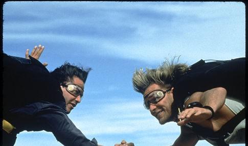 Кадр из фильма На гребне волны / Point Break (1991)