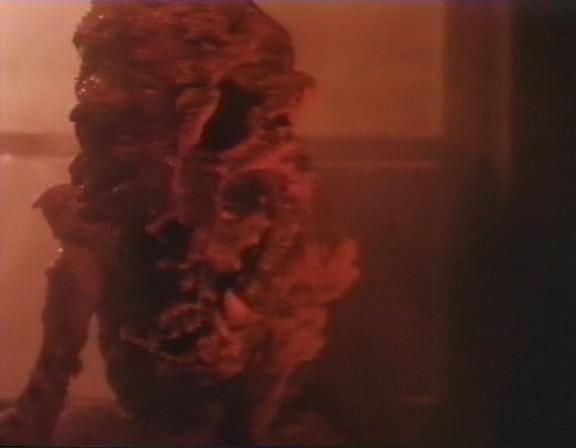 Кадр из фильма Бросив смертельный взгляд / Cast a Deadly Spell (1991)
