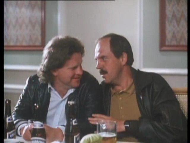 Кадр из фильма Крыша поехала / Sweet 'n Short (1991)