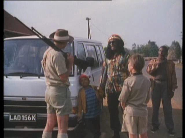 Кадр из фильма Крыша поехала / Sweet 'n Short (1991)