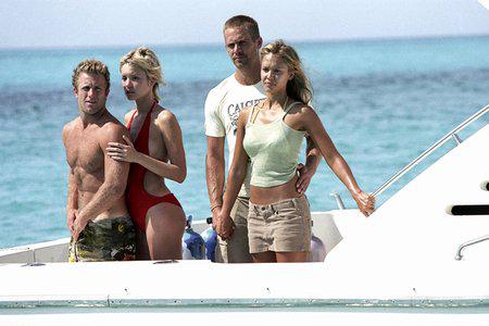 Кадр из фильма Добро пожаловать в Рай! / Into the Blue (2005)