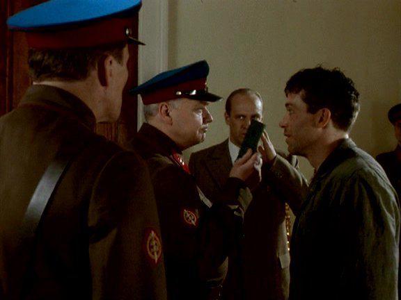 Кадр из фильма Ближний круг / The Inner Circle (1991)