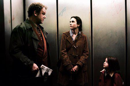 Кадр из фильма Темная вода / Dark Water (2005)