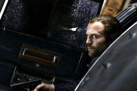 Кадр из фильма Револьвер / Revolver (2005)