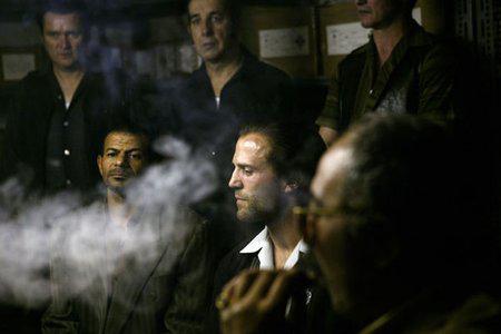 Кадр из фильма Револьвер / Revolver (2005)