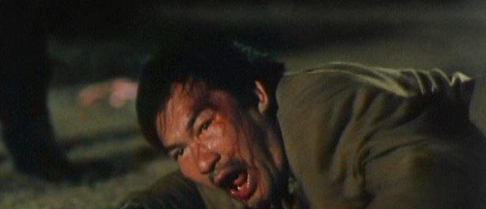 Кадр из фильма Красный щит / Lei ting sao xue (1992)
