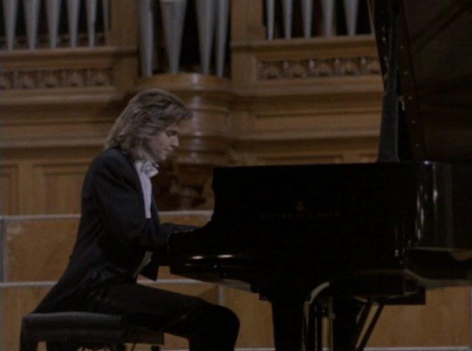 Кадр из фильма Увидеть Париж и умереть (1992)