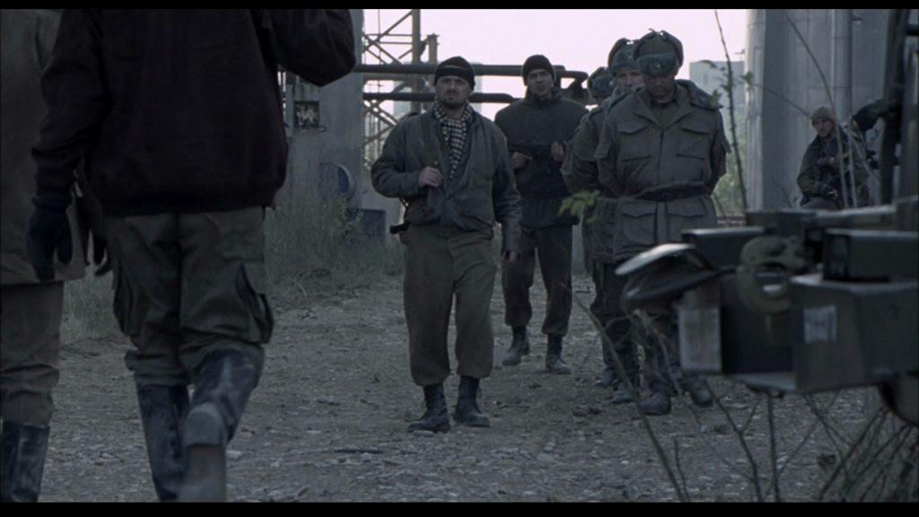 Кадр из фильма Наводчик / The Marksman (2005)