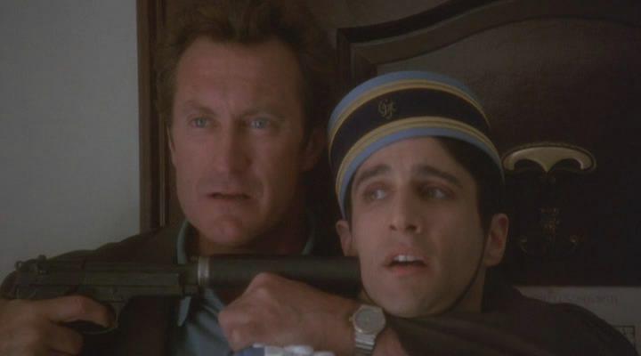 Кадр из фильма Во всем виноват посыльный / Blame It on the Bellboy (1992)