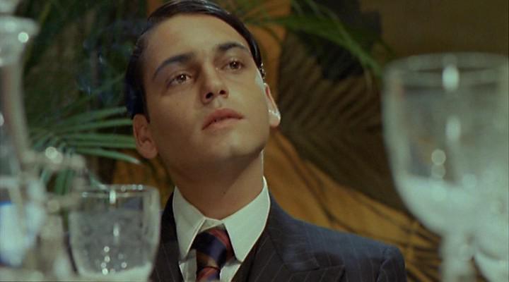 Кадр из фильма Любовник / L'amant (1992)